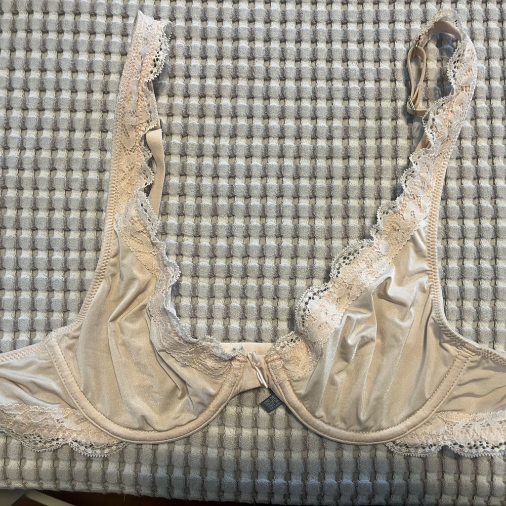 Aerie Lace Trimmed Bra in Cream